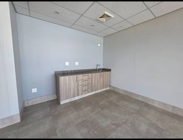 2,899M² WAREHOUSE TO LET IN AIRPORT PARK